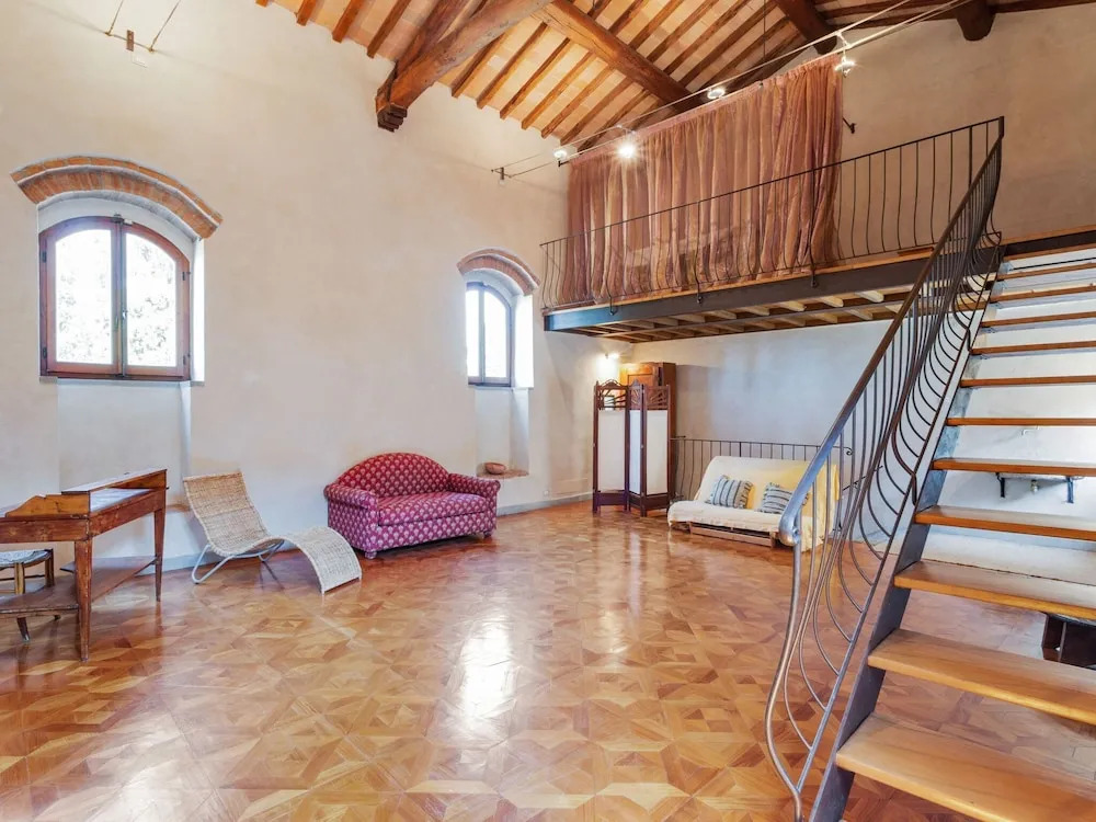 Deluxe Apartment in Montefiridolfi with Swimming Pool