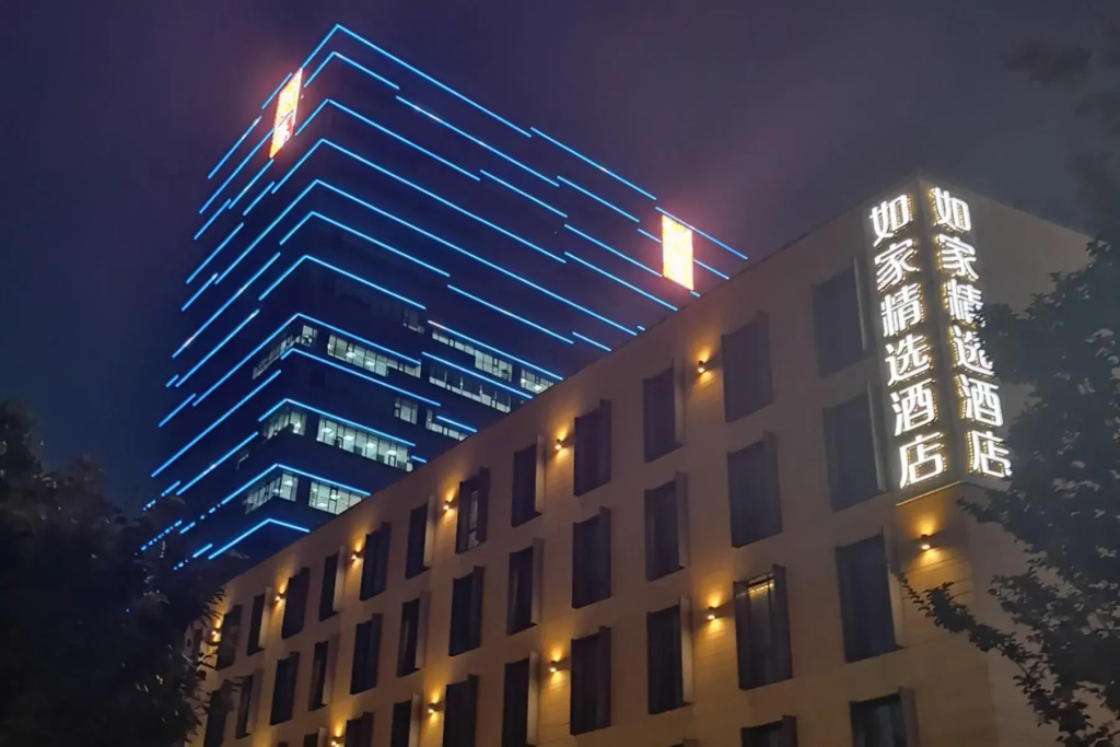 Home Inn Plus Suzhou Wujiang Fenhu Luxin Avenue
