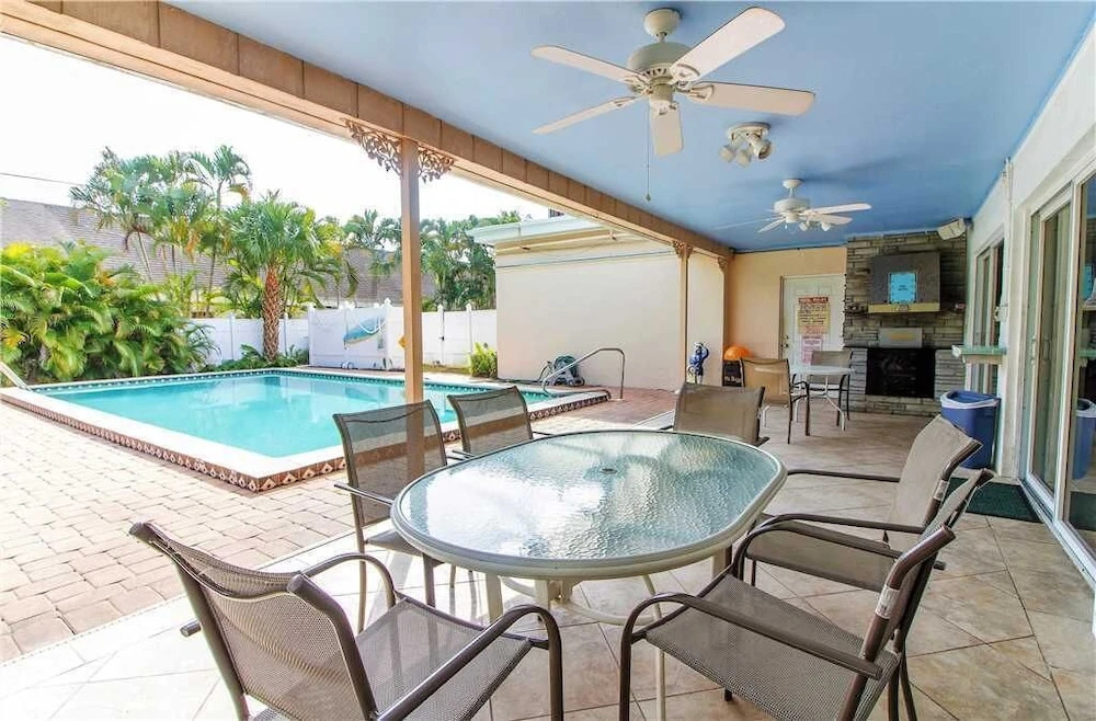 USS Gulf Breeze Beach - Five Bedroom Home