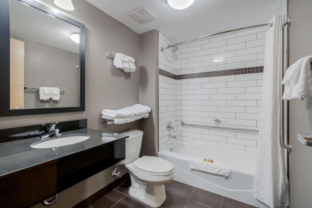 Best Western Plus Eastgate Inn & Suites