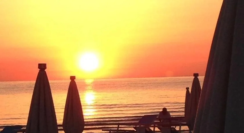 Hotel Augustus- Davanti a noi cè solo il mare
