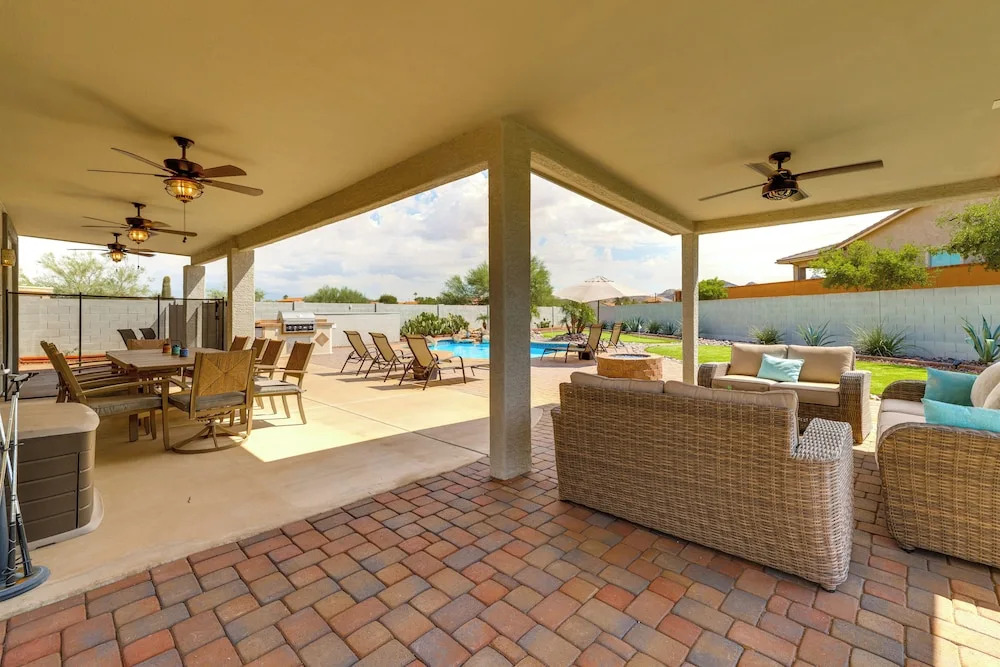 Putting Green, Pool Table! West Valley Family Home