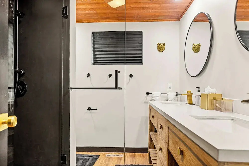 Backway Hideaway Close to the Village!