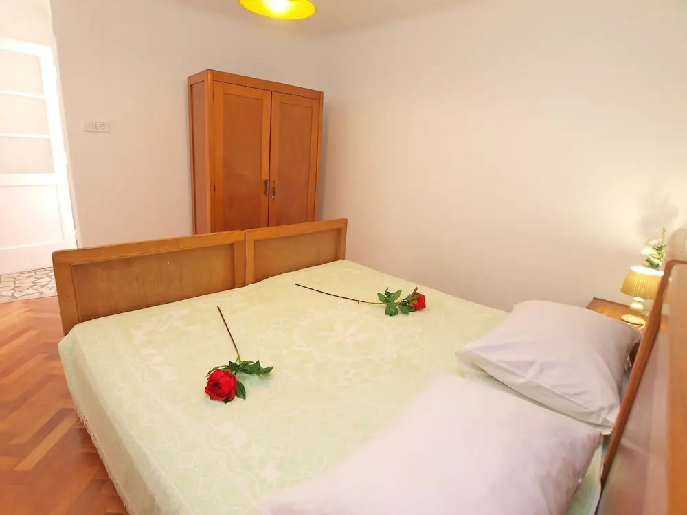 Apartment 1380
