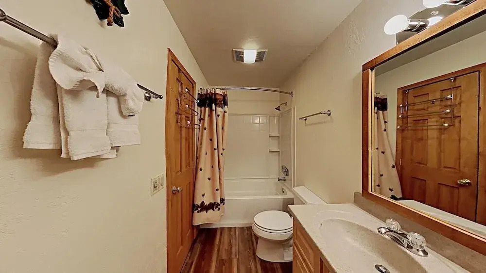 572 2 Bedroom Condo