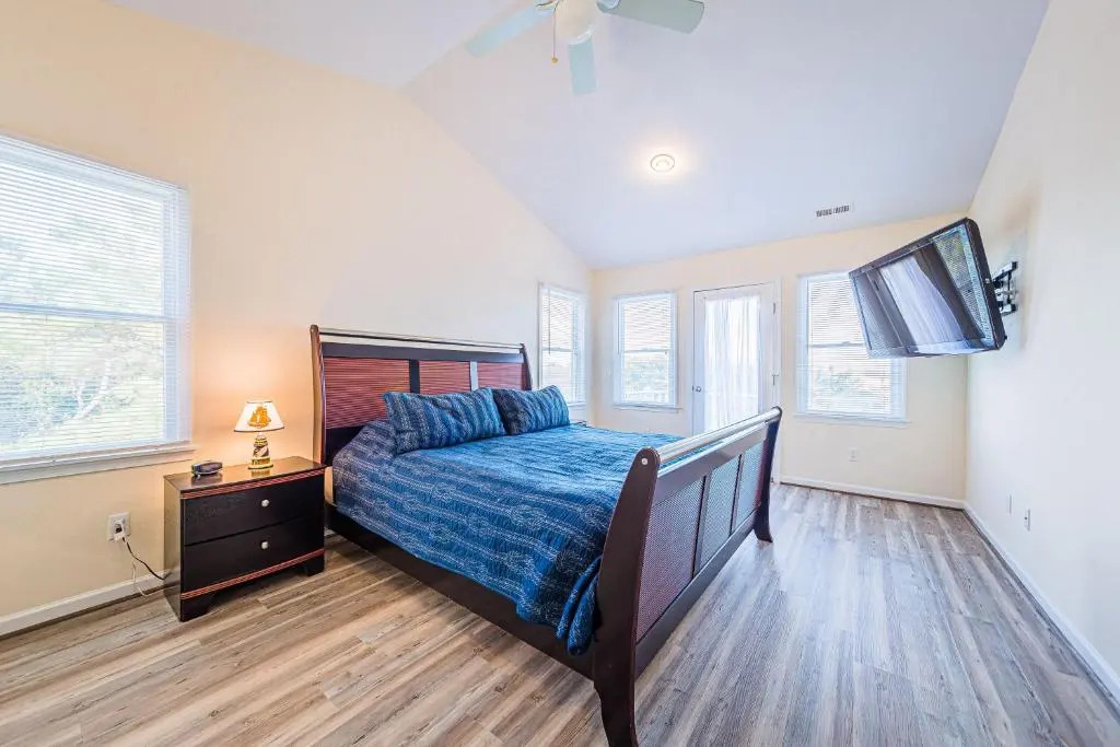 King BEEch - Southern Shores, 300 Yds to Beach, Ocean View, Pool, Hot Hub, Fenced Yard