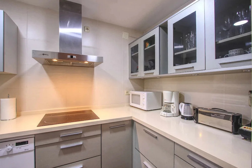 1152 Beachfront 2 Family Apartments 6 Bedr. Sleeps 15