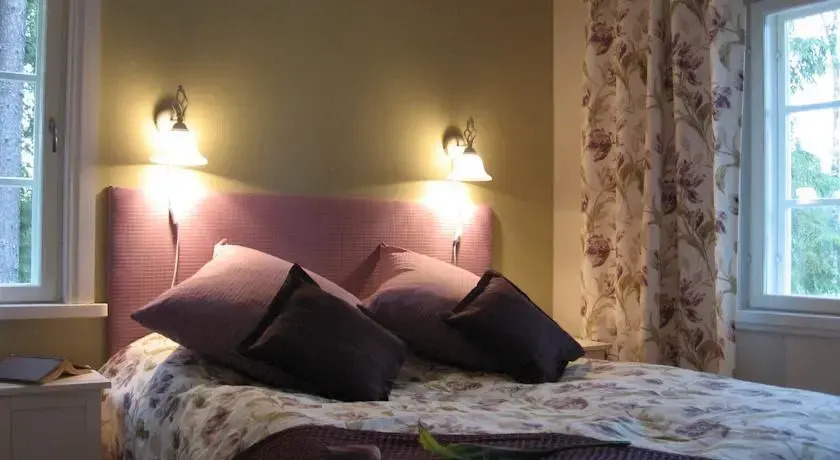 LomaLeivon Mökit