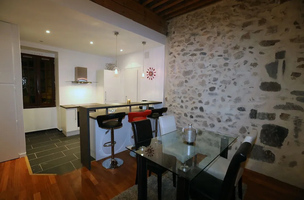 60 m2 just for 4 in the Old Town of Annecy