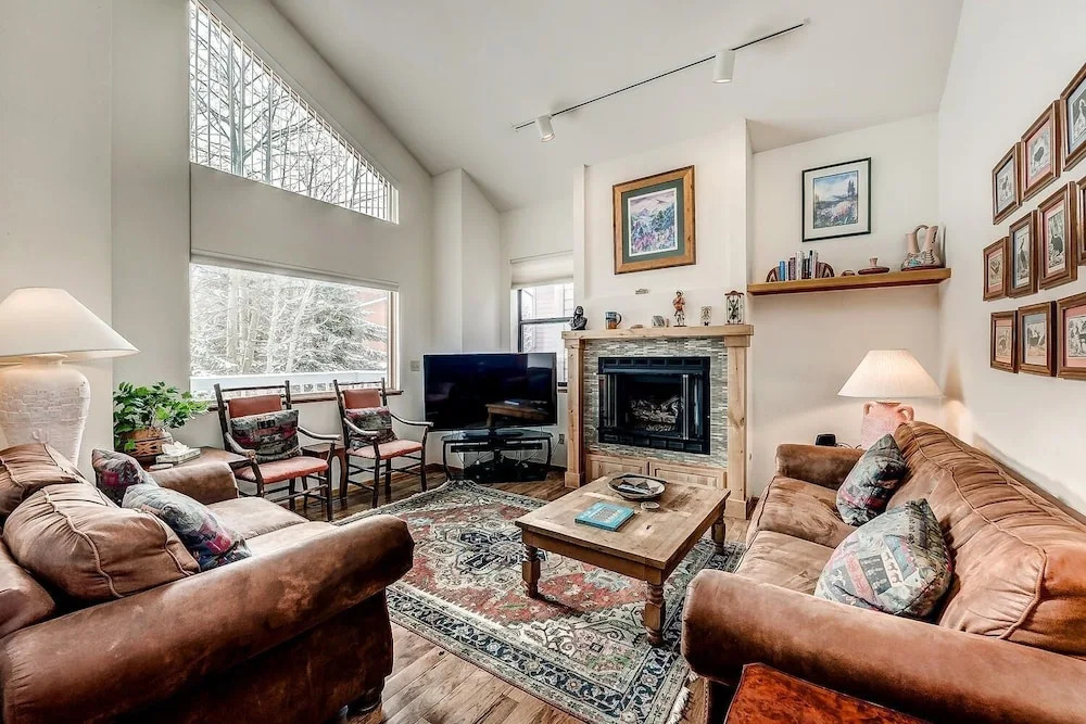 Mountainside House 673 4 Bedroom Home by RedAwning