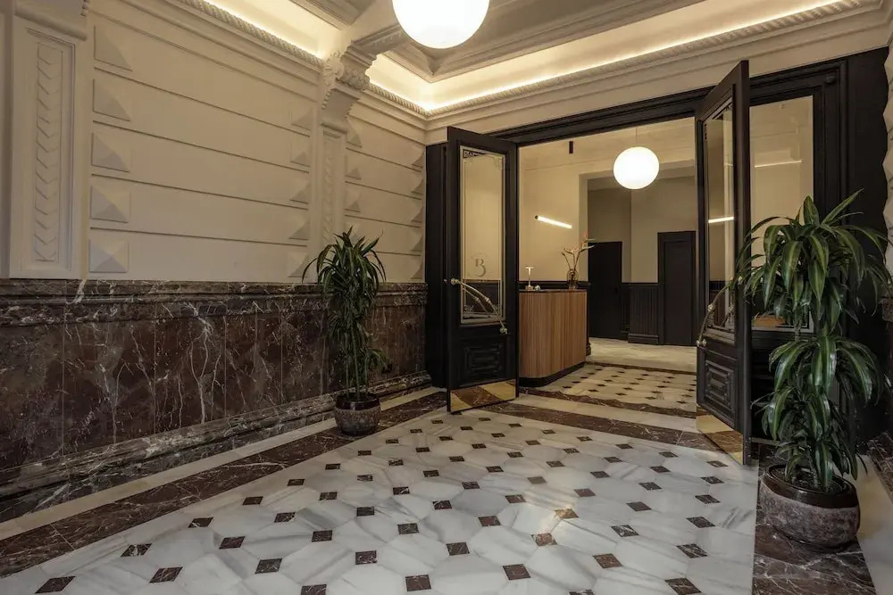 Batimont Suites & Apartments