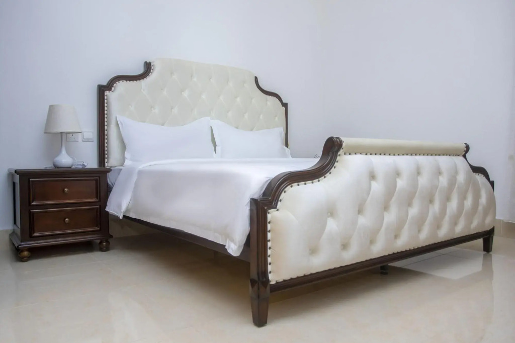 Lark Hotel