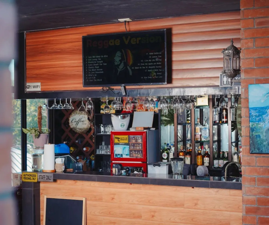 The Palms Resort & Bar