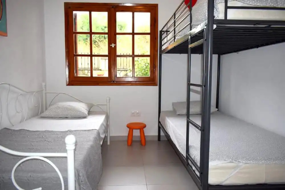 Apt - Sleeps 5 - Pets Ok - Balcony - Parking