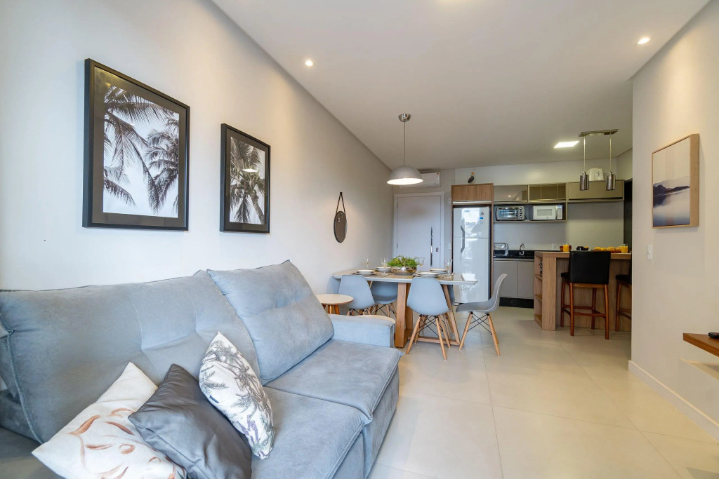 Elegante Apartamento no Centro de Bombinhas, 200m da Praia