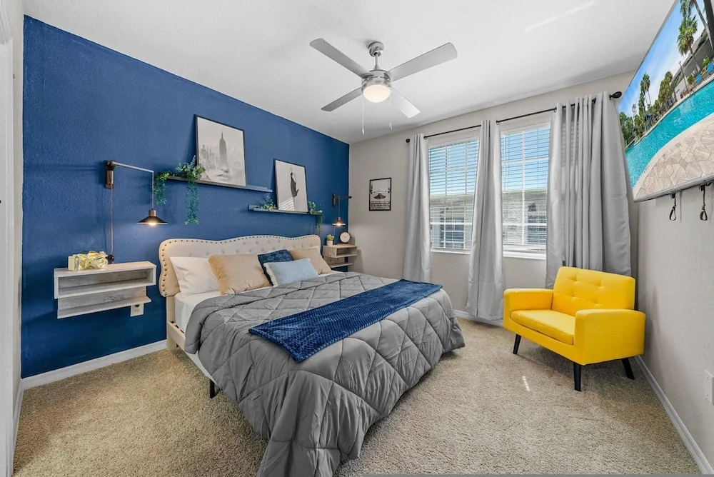 Stylish 2BR 2BA w Pool Gym Near Airport 3