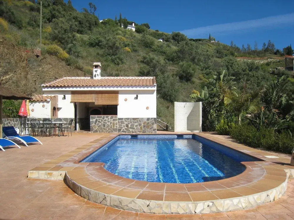 Independent Villa With Private Pool on an Estate in Sayalonga Costa del Sol