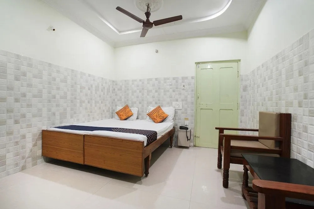 SPOT ON 38697 Hotel Sridhar
