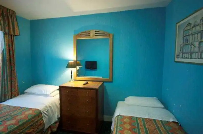 Camelot House Hotel