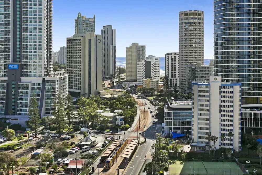 Ocean View 2-bed Studio In the Heart of Surfers