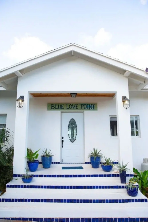 Blue Love Point 3BR home
