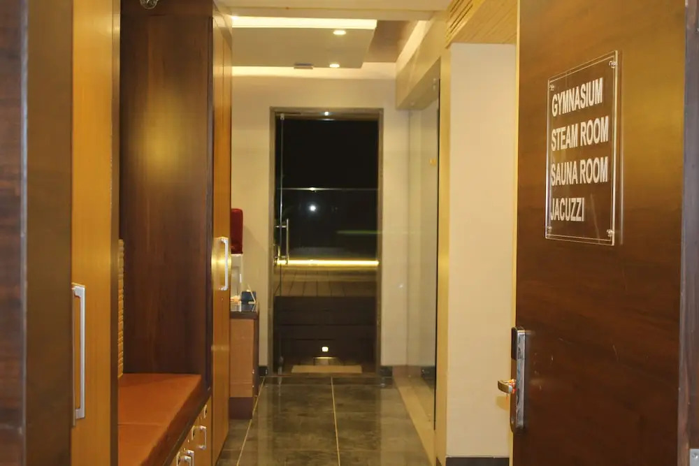 HOTEL RAJHANS ABHINANDAN