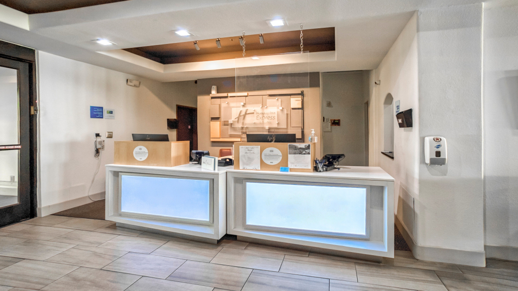 Holiday Inn Express and Suites Beeville by IHG
