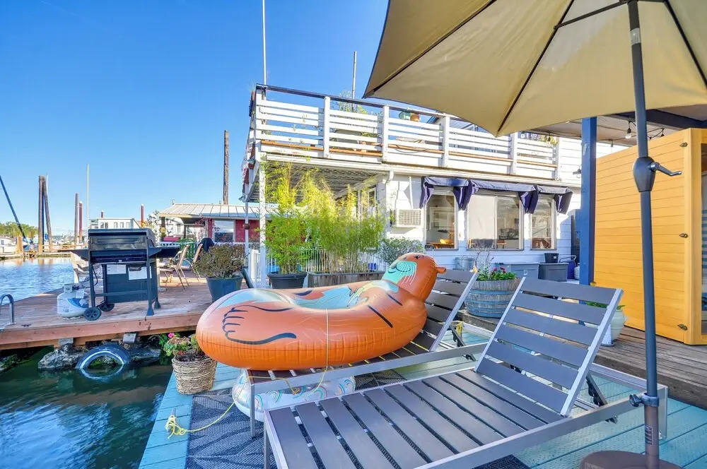 Portland Floating Home Getaway w/ Sauna