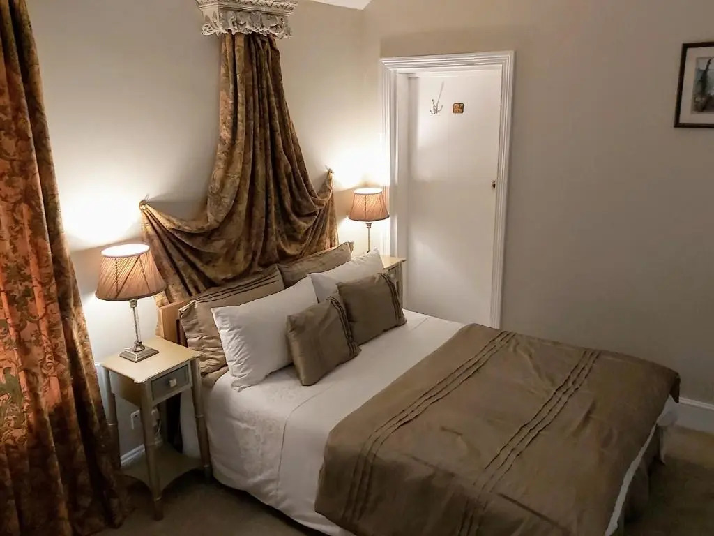 Clarence House Apartments