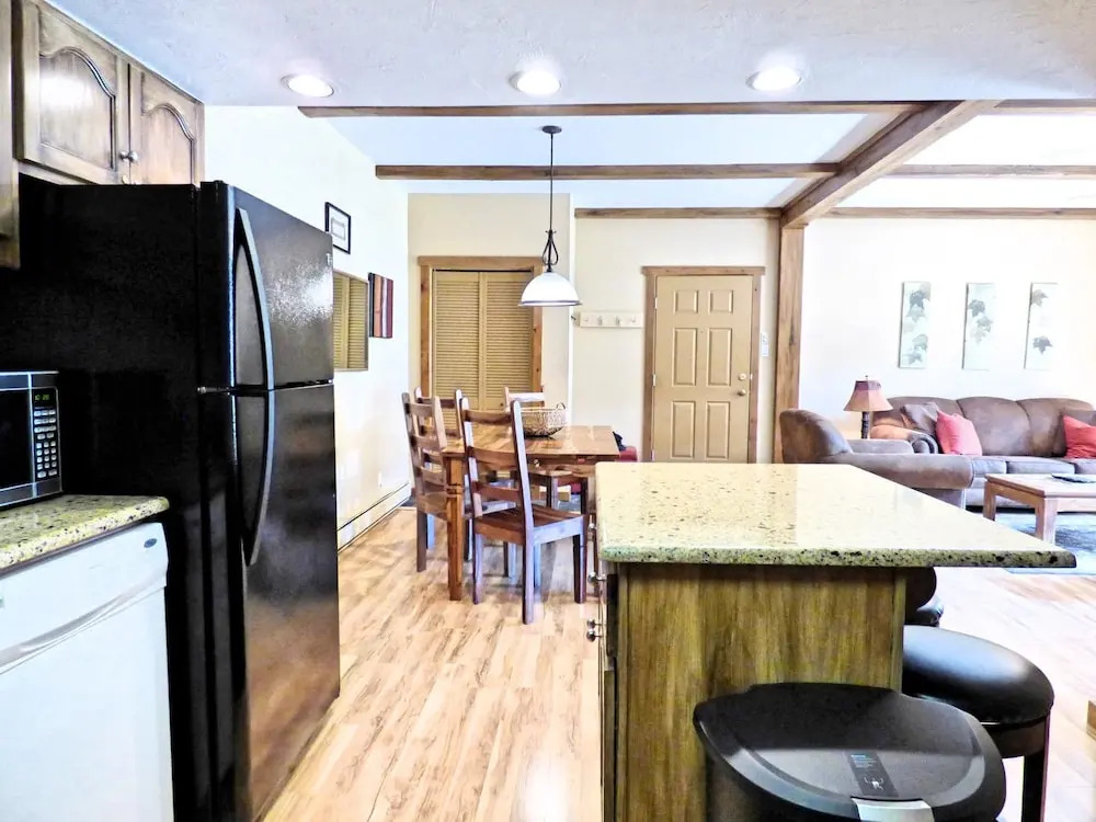 Lift Tickets Ground Floor Pool, Hot Tubs, Near Mtn, Fireplace Shuttle
