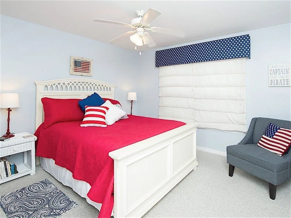 Lagoon Ave #106 - 2 Br condo by RedAwning