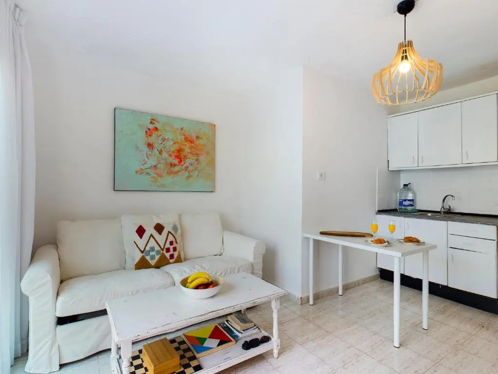 Surf House next to the Beach, Pool & Tennis - 2 double rooms