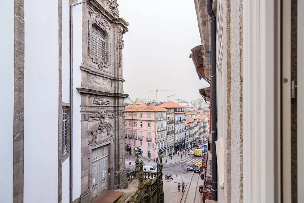 Stylish Porto studio with city views