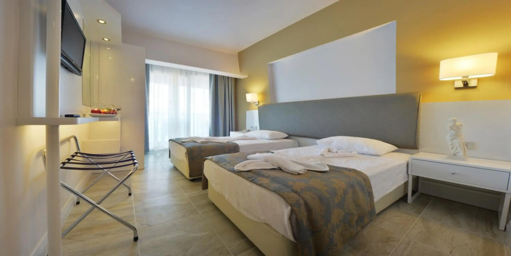 Maris Beach Hotel