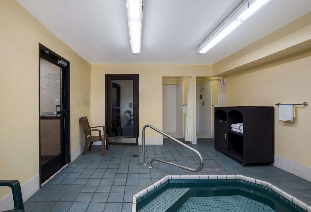 Quality Inn & Suites Medford Airport