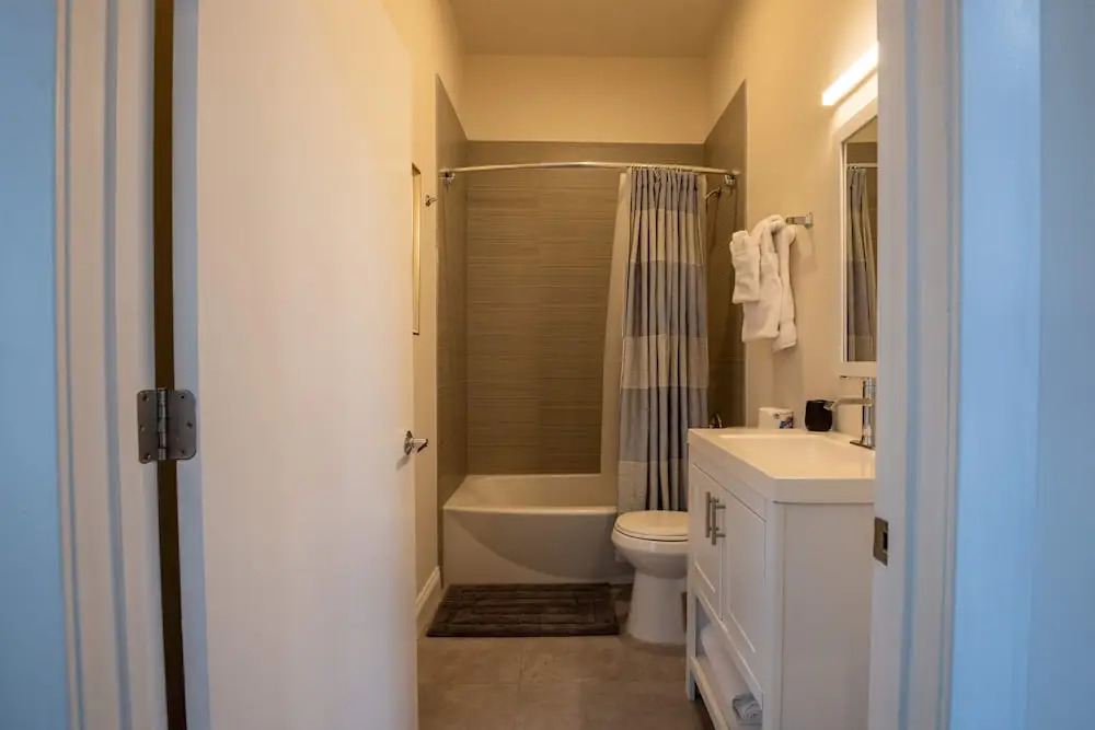 Inner Harbors Best Furnished Luxury Apartments 1 Bedroom Apts by Redawning