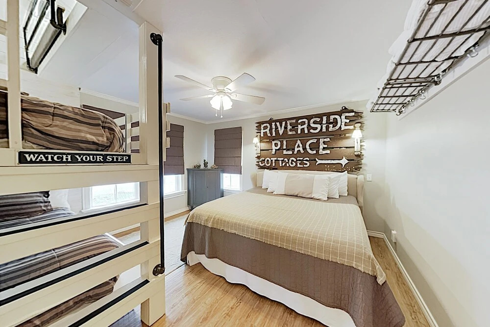 Updated West North Inn, Walk To Schlitterbahn 3 Bedroom Home
