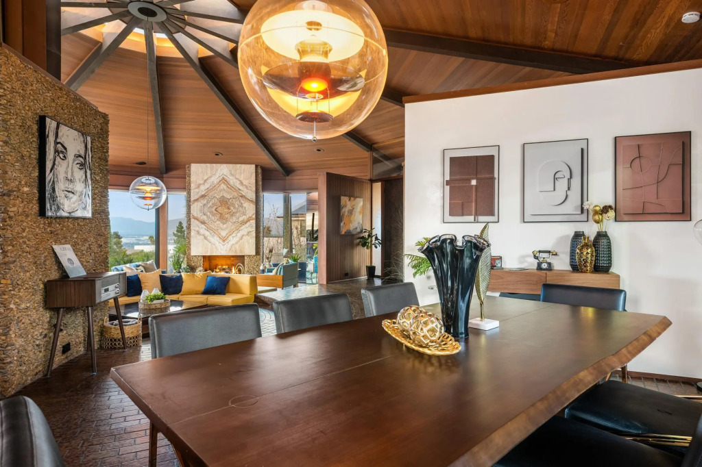 Via Vallarta - An Architecturally Significant California Modern Home
