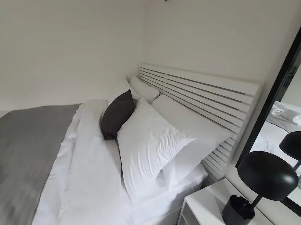 Private Room - Ensuite Bathroom - Free Parking