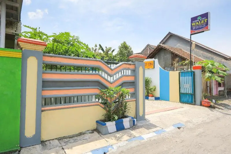 Spot On 2440 Wallet Family Residence Syariah