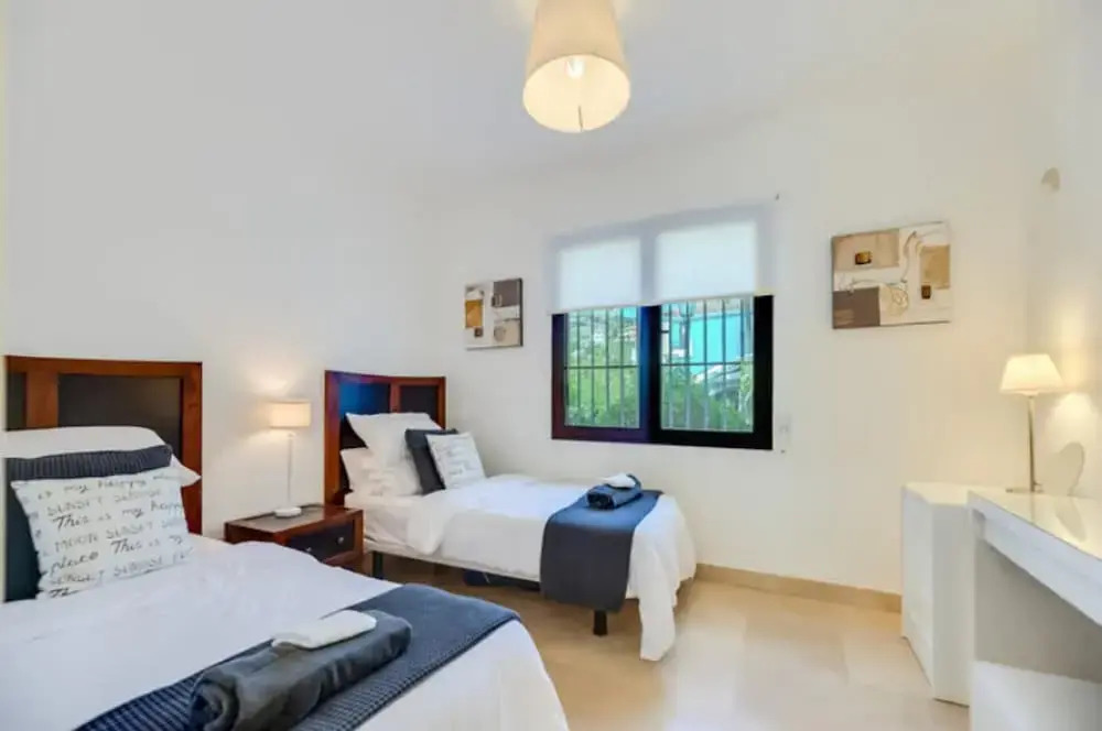 2 Bedrooms - Sleeps 4 - Garden and Pool With View