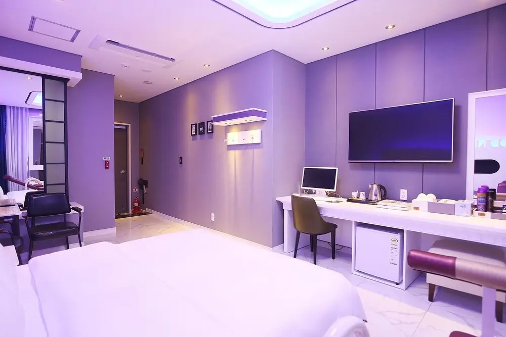 Hello Hotel