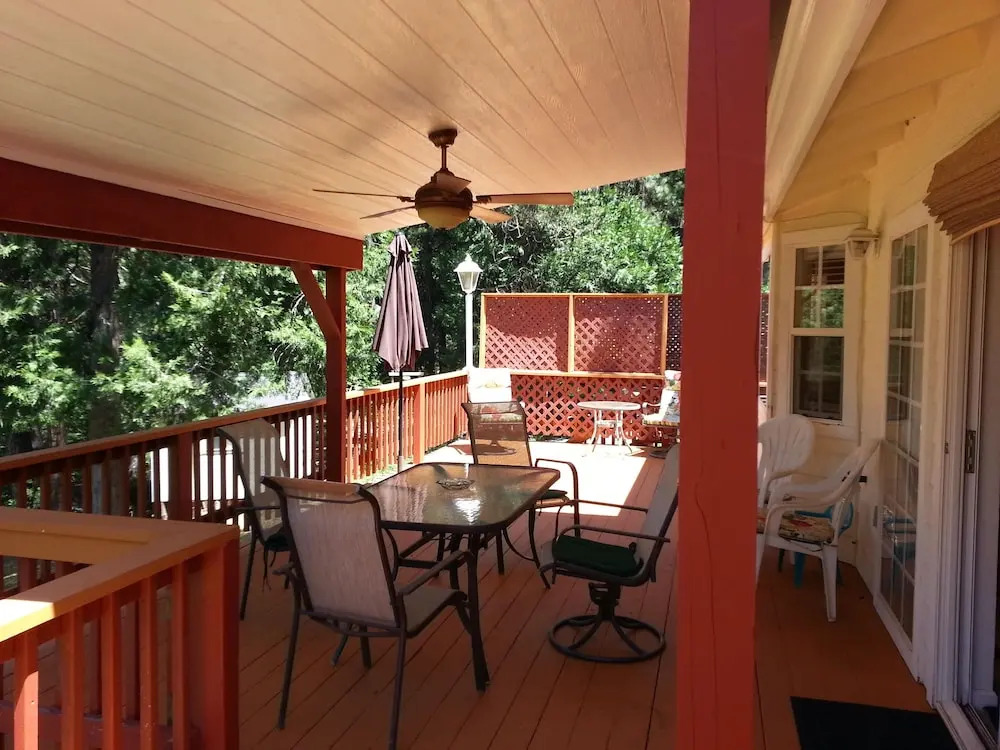 Farmhouse At The Lake 84 3 Bedroom Cabin by Redawning