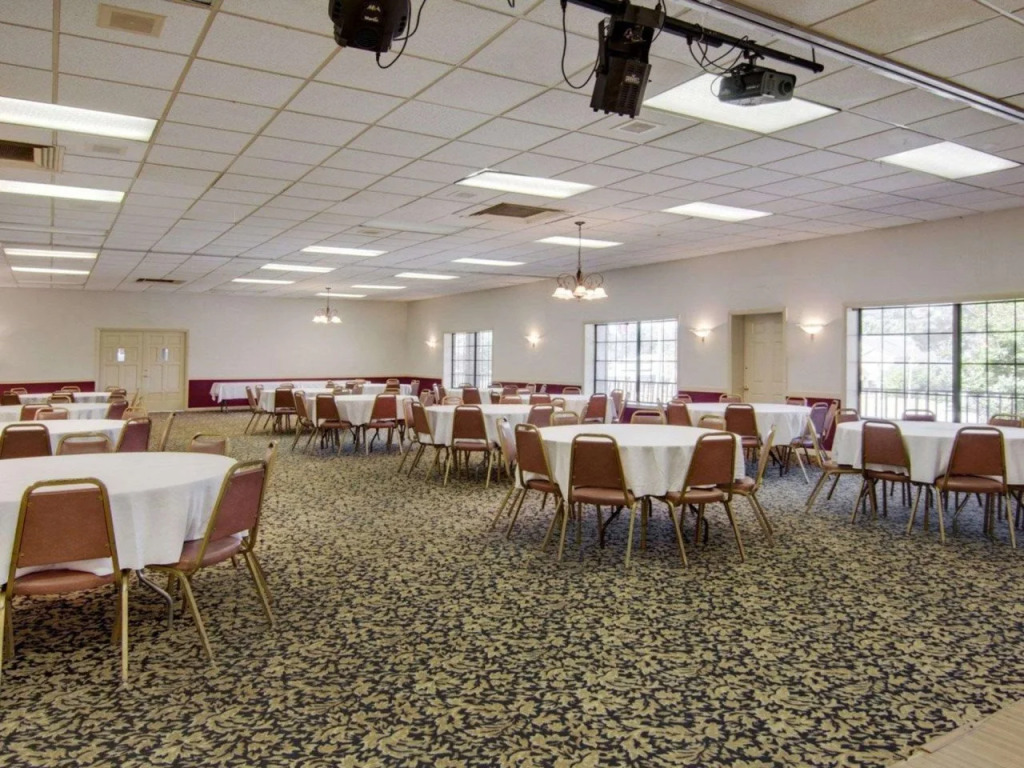 Econo Lodge Conference Center
