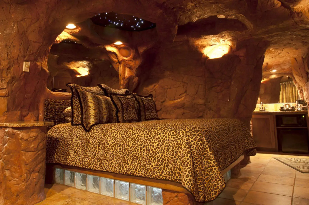 Black Swan Inn Luxurious Theme Rooms