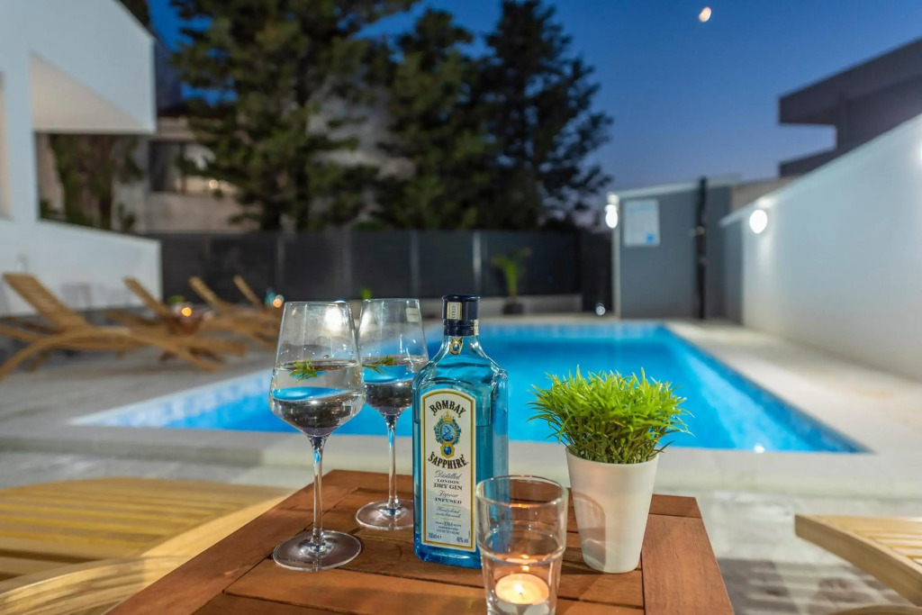 Villa Mel Mari luxury apartments with pool