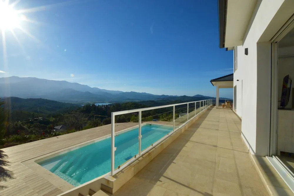 Casa Serena  piscine et vue panoramique