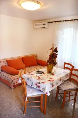 Apartment Pahljina