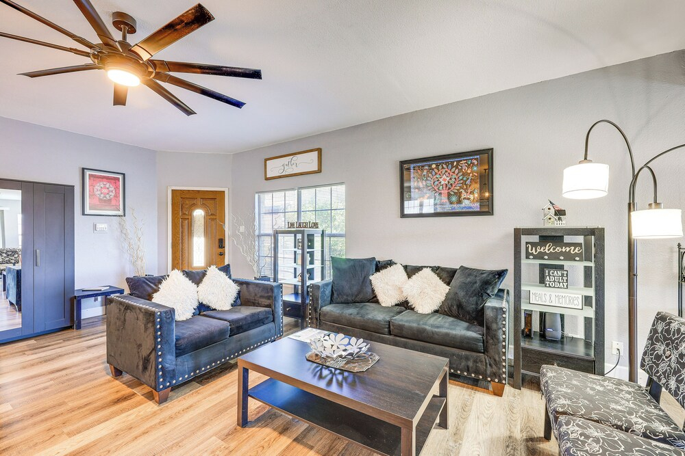 San Antonio Retreat w/ Fenced Pool, Near SeaWorld