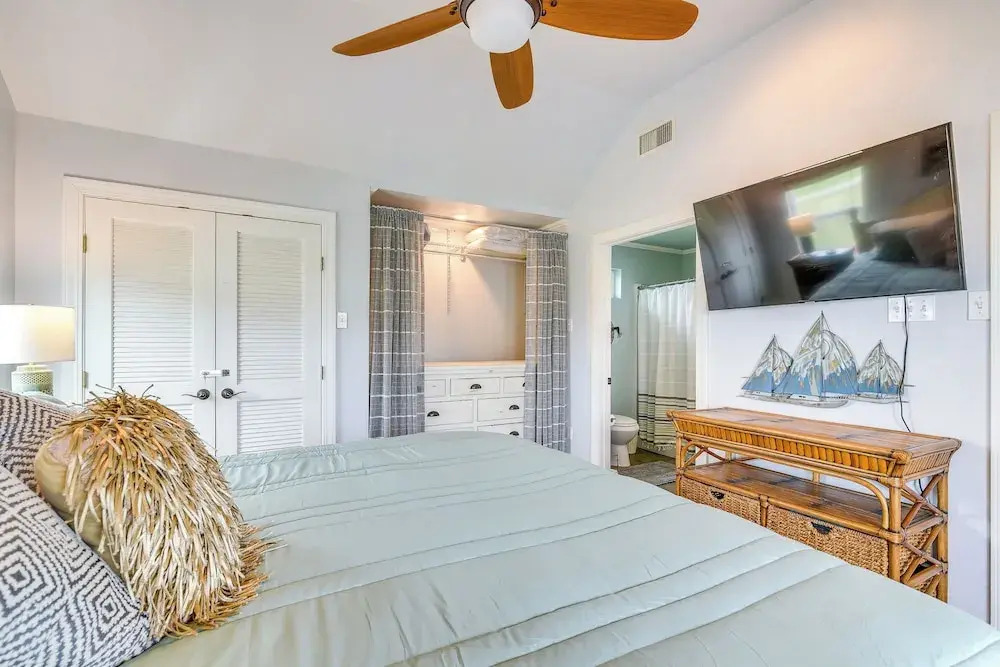 Retreat w/ Hot Tub & Fenced Yard: Walk to Beach